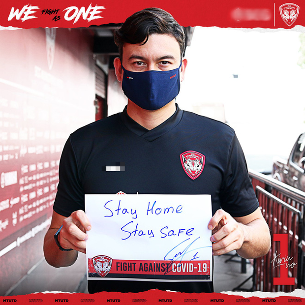 Văn Lâm làm người mẫu đại diện giúp CLB Thái Lan bán khẩu trang đặc biệt, quyên tiền chống dịch Covid-19-1