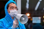 Tây Ninh: Gần 10 bác sĩ mặc đồ bảo hộ cứu nữ bệnh nhân vỡ thai ngoài tử cung khi đang cách ly tập trung-4