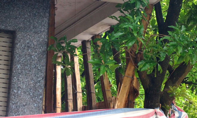 Nhà 4 tầng bị nghiêng khi đang sửa, hàng xóm sơ tán trong đêm-2