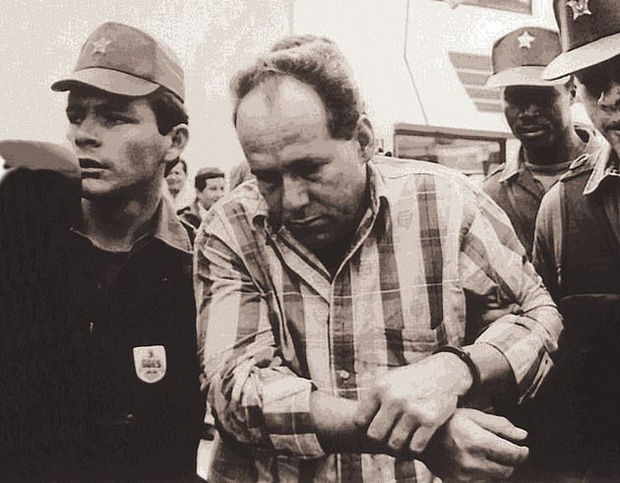 Cái kết bi thảm của cầu thủ phản lưới nhà tại World Cup: Hy vọng dùng bóng đá chấm dứt bạo lực, cuối cùng bị bắn chết bởi 6 phát đạn-4