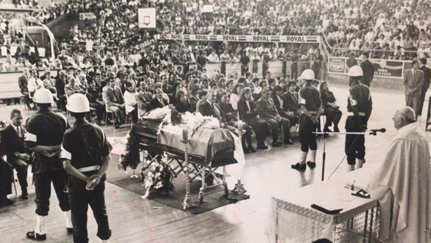 Cái kết bi thảm của cầu thủ phản lưới nhà tại World Cup: Hy vọng dùng bóng đá chấm dứt bạo lực, cuối cùng bị bắn chết bởi 6 phát đạn-1