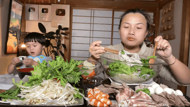 Vừa ra vlog mới vừa tiết lộ bé Sa bị sốt tận 39 độ còn co giật tới mức cắn vào tay mẹ, Quỳnh Trần JP khiến bao fan lo lắng vì thương Sa-2