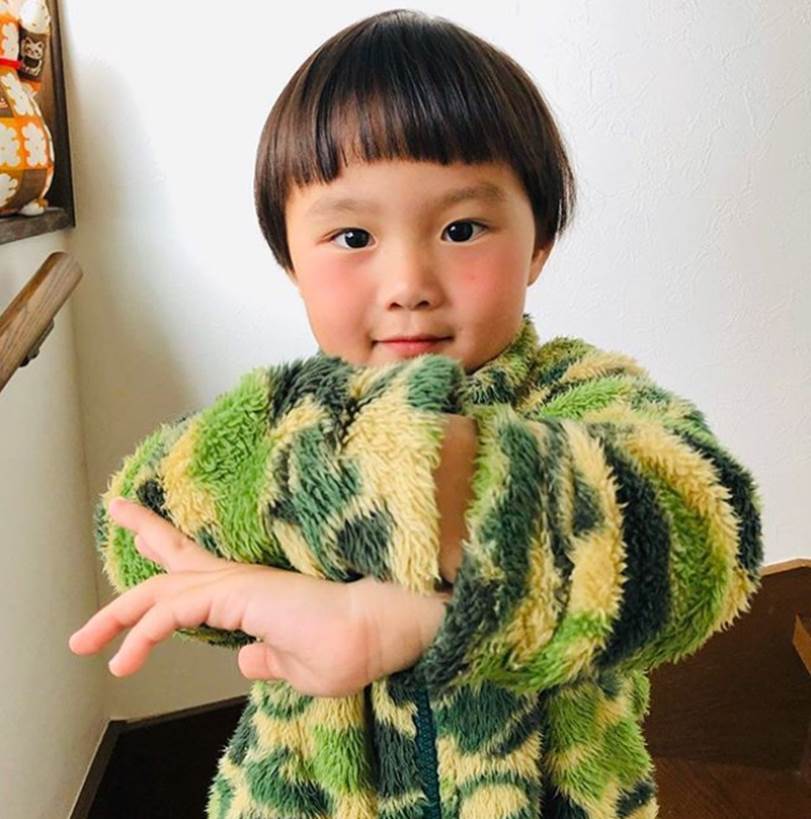 Vừa ra vlog mới vừa tiết lộ bé Sa bị sốt tận 39 độ còn co giật tới mức cắn vào tay mẹ, Quỳnh Trần JP khiến bao fan lo lắng vì thương Sa-6