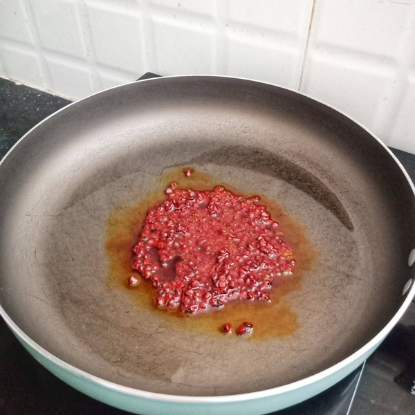 Mẹ đảm học cách&nbsp;tự làm bánh canh cua sườn heo đậm đà-10