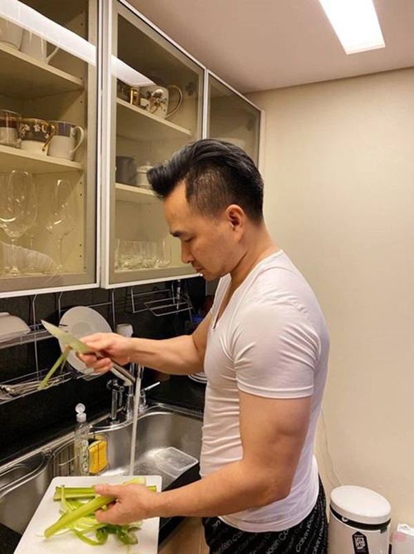 Vợ sắp cưới kém 16 tuổi khoe được Chi Bảo nấu cơm dẻo canh ngọt: Biết thế lấy từ lâu-3