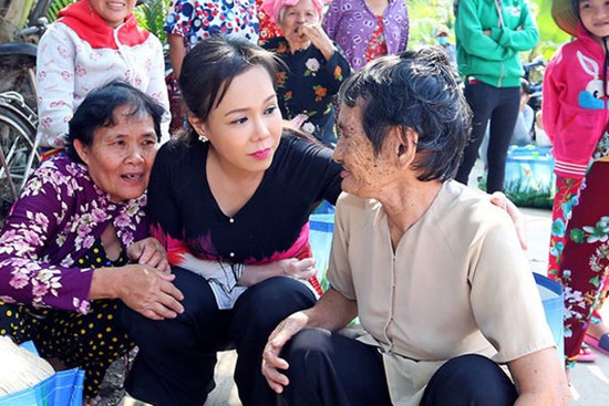 Ấm lòng giữa mùa dịch: Đại Nghĩa - Việt Hương cùng nhau có hành động đúng với ý nghĩa câu