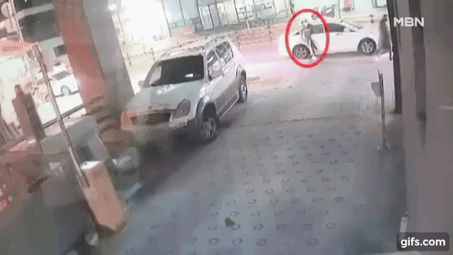 Đài MBC tung clip chấn động: Nam ca sĩ Hàn đình đám bị phát hiện mua loại thuốc bí ẩn trước khi bất tỉnh tại nhà-6