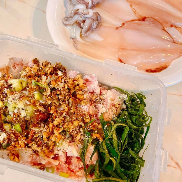 Tôi học được cách làm mực nhồi thịt lá lốt đậm đà đưa cơm chồng con mê tít-2