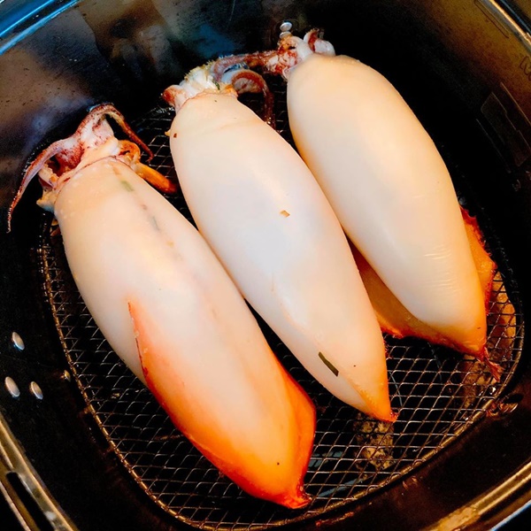 Tôi học được cách làm&nbsp;mực nhồi thịt lá lốt đậm đà đưa cơm chồng con mê tít-5