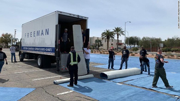 Những hình ảnh đầu tiên khi nước Mỹ bước vào hai tuần lễ đau đớn: 96% dân số ở nhà, hơn 236.000 người nhiễm Covid-19 và 5.700 người tử vong-28