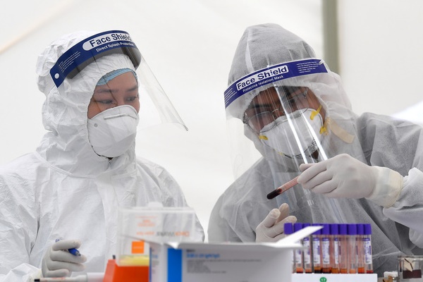 Viện Hàn lâm Nhãn khoa Hoa Kỳ: Đau mắt đỏ nhẹ có thể là triệu chứng của một người mắc COVID-19-4