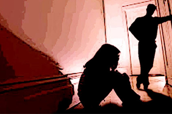 Cuộc đời địa ngục của bé gái 14 tuổi: Bị bố dượng xâm hại nhiều lần, mẹ ruột biết chuyện lại đánh và bảo con xin lỗi kẻ ác-3