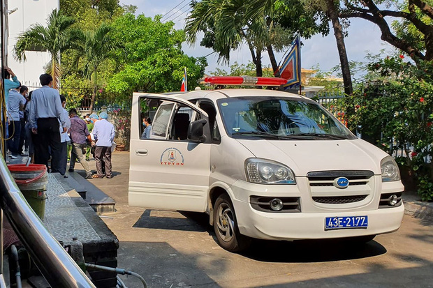 Mẹ già bật khóc cạnh quan tài chiến sỹ hi sinh khi truy đuổi nhóm đua xe: Mới tối hôm trước, Tuấn còn đưa 2 con nhỏ về ăn với mẹ bữa cơm...-1