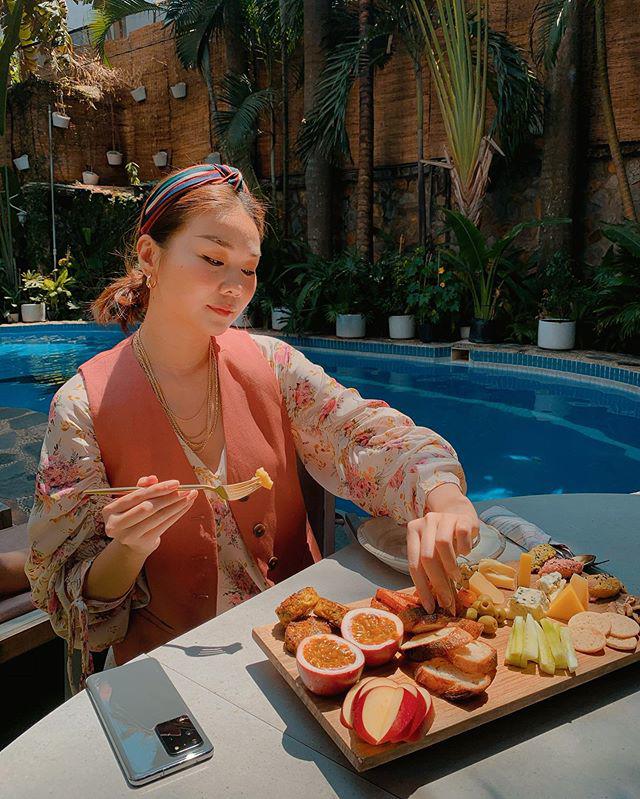 Hô biến mái tóc đơn giản, gọn gàng cùng 5 món phụ kiện xinh yêu được sao Việt lăng xê-4