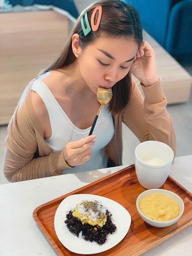 Hô biến mái tóc đơn giản, gọn gàng cùng 5 món phụ kiện xinh yêu được sao Việt lăng xê-13