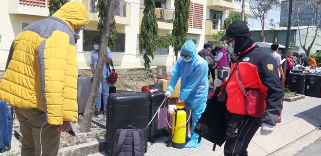 Khách Tây gặp tai nạn, đi cấp cứu Hà Nội xét nghiệm dương tính Covid-19-2