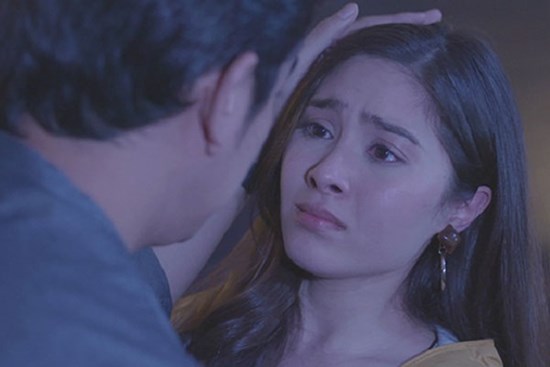 Chồng cũ đang gân cổ đòi tài sản trước tòa thì mẹ chồng tôi chống gậy đến, bà thưa tòa rồi quay sang nắm tay tôi và bảo: 