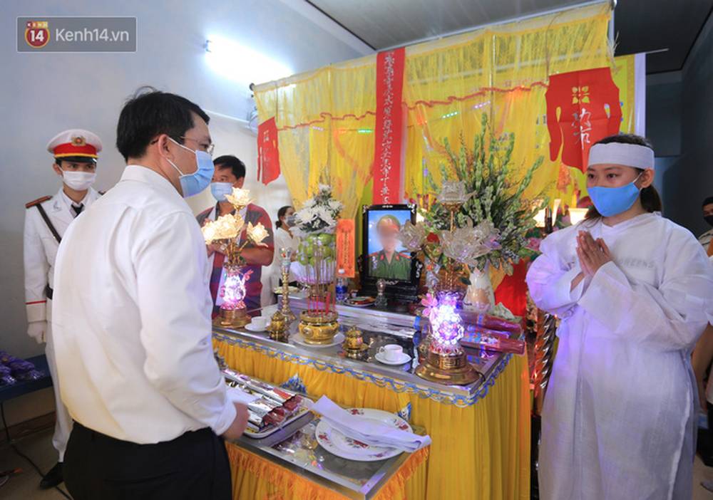Nghẹn lòng lễ tang của 2 chiến sĩ công an hi sinh trong lúc truy bắt nhóm đua xe cướp giật: Đồng đội ơi!-9