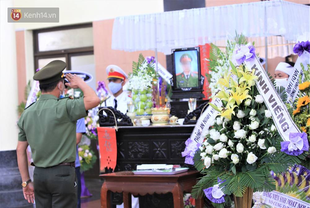 Nghẹn lòng lễ tang của 2 chiến sĩ công an hi sinh trong lúc truy bắt nhóm đua xe cướp giật: Đồng đội ơi!-11