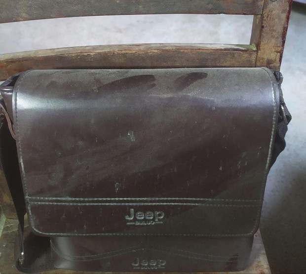 Nghỉ học lâu ngày, học sinh đua nhau khoe hình sách vở mốc meo, bị côn trùng làm tổ-7