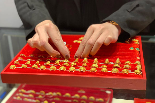 Giá vàng hôm nay 5/4: Giữ sức chờ thời-3