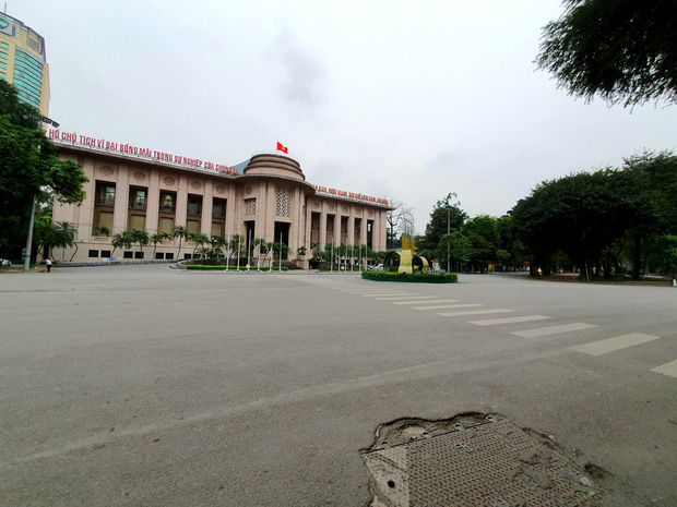 Người dân chủ động cách xa 2 mét để chống COVID-19: Chưa bao giờ thấy mọi người ý thức tự giác cao đến thế!-1