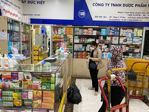 Người dân chủ động cách xa 2 mét để chống COVID-19: Chưa bao giờ thấy mọi người ý thức tự giác cao đến thế!-6