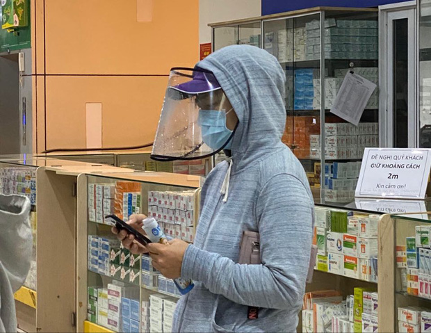 Người dân chủ động cách xa 2 mét để chống COVID-19: Chưa bao giờ thấy mọi người ý thức tự giác cao đến thế!-8