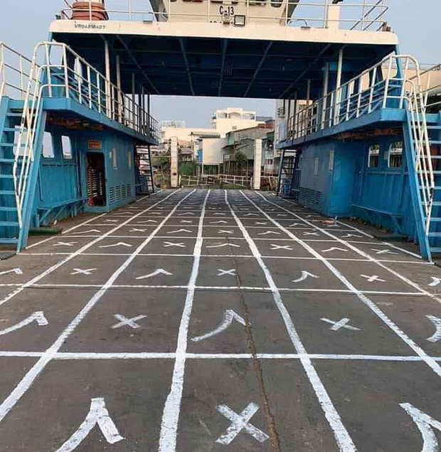 Người dân chủ động cách xa 2 mét để chống COVID-19: Chưa bao giờ thấy mọi người ý thức tự giác cao đến thế!-9