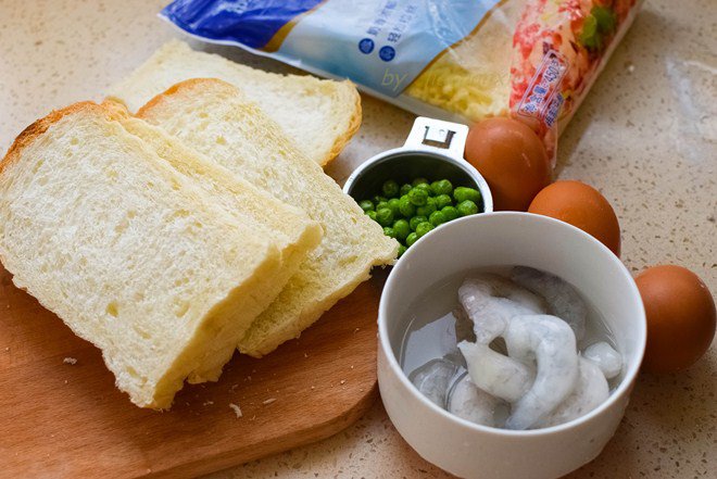 Còn thừa vài lát bánh mì, làm ngay món ngon này khiến chồng con ăn xong tưởng pizza-1