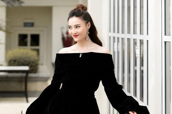 Sinh nhật Lan Ngọc, Chi Dân ôm hoa còn diện cả dress code trắng: Không nói dân tình cũng đoán ngay ra đi đâu rồi!-5
