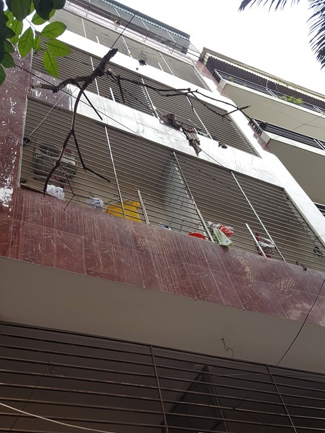 Vụ bé gái 3 tuổi tử vong nghi do bố mẹ bạo hành ở Hà Nội: Người bí mật báo công an để đưa nghi phạm ra ánh sáng là ai?-1