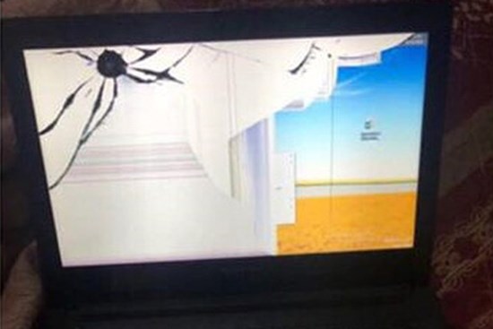 Cháu gái nửa đêm mở laptop ra dùng, mục đích của cô bé khiến người dì nổi giận, dân mạng cười nắc nẻ