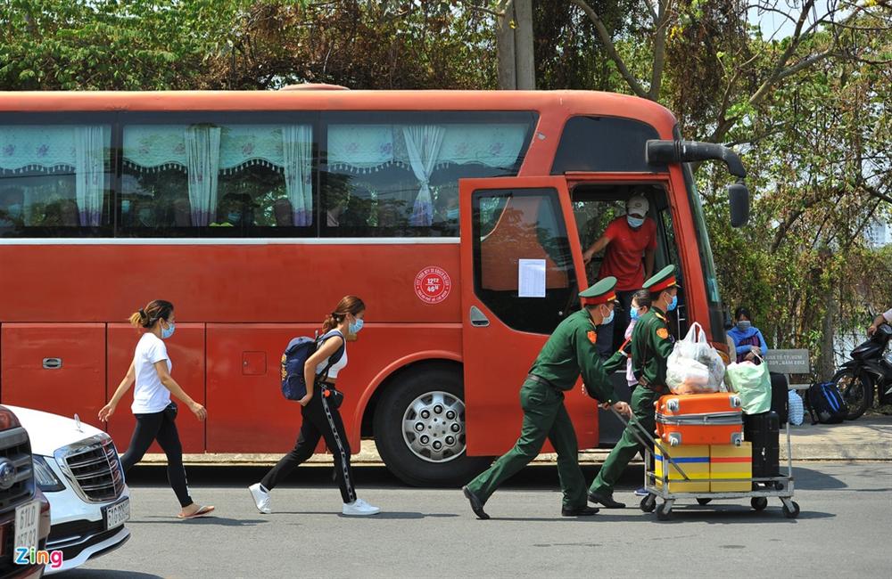 Hơn 900 người hết hạn cách ly ở TP.HCM-10