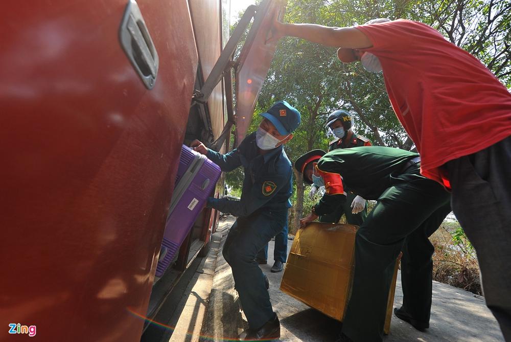 Hơn 900 người hết hạn cách ly ở TP.HCM-9