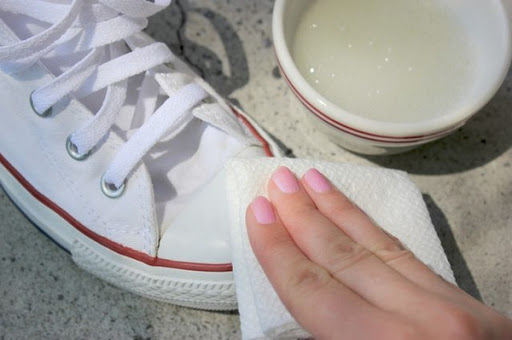 How to Remove Mold Stains from Sneakers quickly and effectively-2