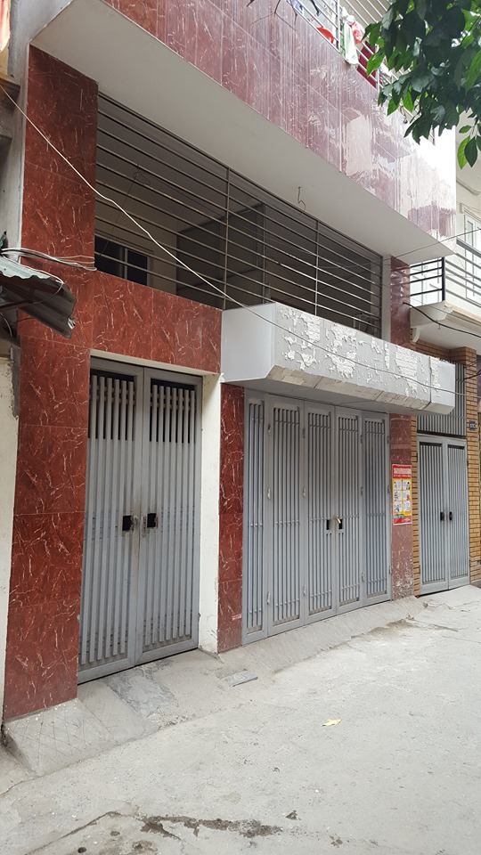 Vụ bé gái 3 tuổi nghi bị mẹ ruột và cha dượng bạo hành tử vong: Công an tìm thấy sự thật đáng sợ khi xét nhà trọ của cặp đôi nghi phạm-2