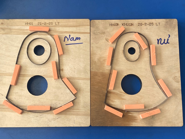 Bệnh viện ở TP.HCM tự chế khuôn dập khẩu trang độc, làm 3.000 cái mỗi ngày để bác sĩ dùng trong mùa dịch Covid-19-6