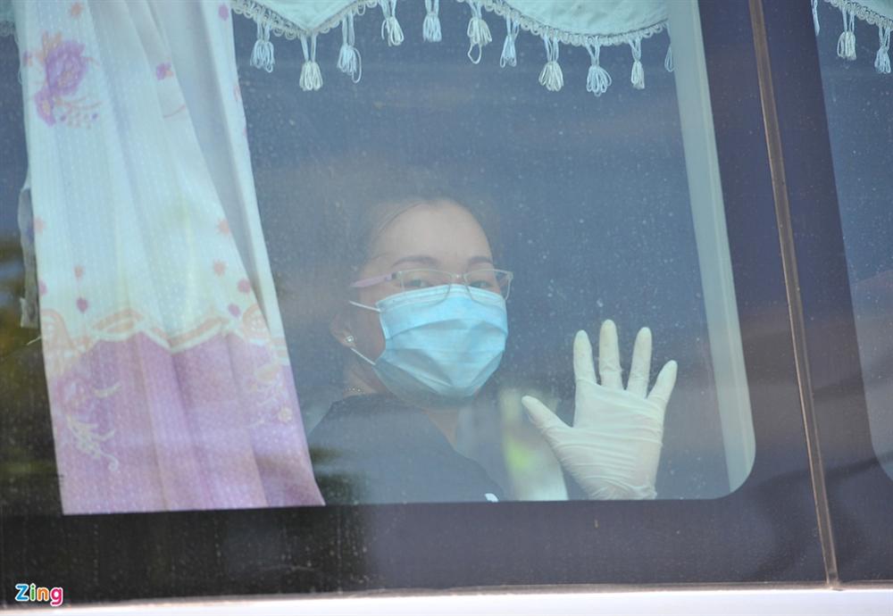 Khoảnh khắc gặp lại người thân sau những ngày cách ly ở TP.HCM-8