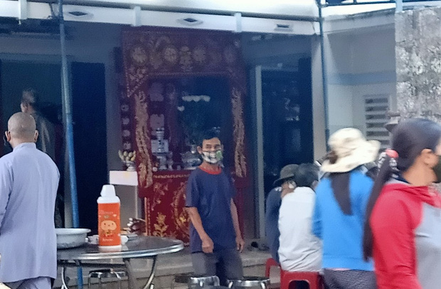 Hai nữ sinh bị tàu hỏa tông tử vong vì mải chụp hình tự sướng-1