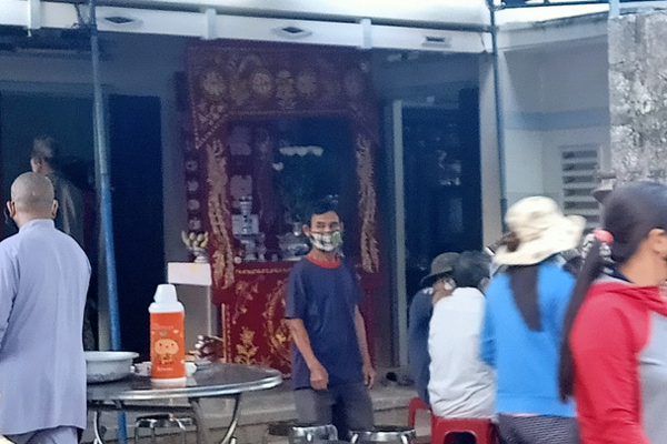 Người phụ nữ cố vượt barie, bị tàu hỏa tông tử vong-1