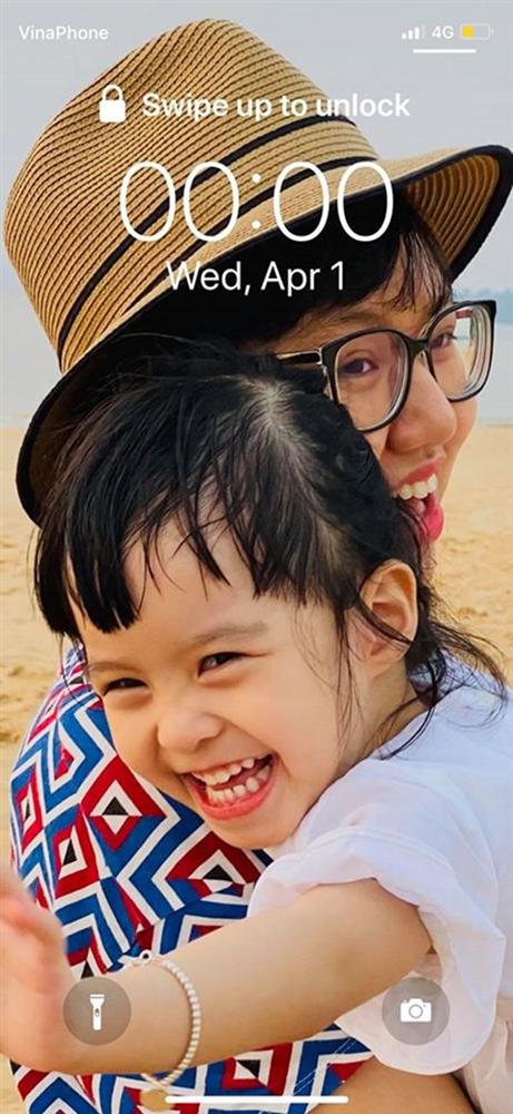 Ít khi chia sẻ chuyện gia đình, MC Diễm Quỳnh đã hé lộ ảnh hiếm hoi về 2 con gái trong lúc kêu gọi phòng chống dịch-1