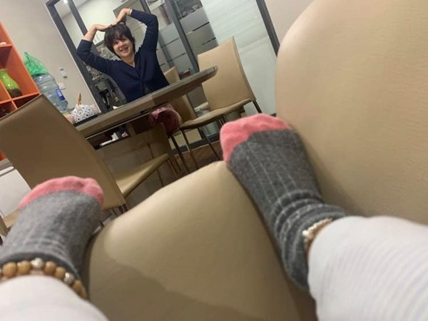 Ít khi chia sẻ chuyện gia đình, MC Diễm Quỳnh đã hé lộ ảnh hiếm hoi về 2 con gái trong lúc kêu gọi phòng chống dịch-4