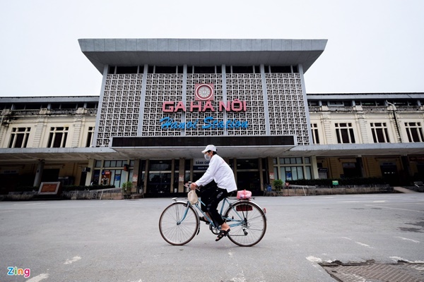 Hà Nội vắng lặng 12h trưa 5/4-6