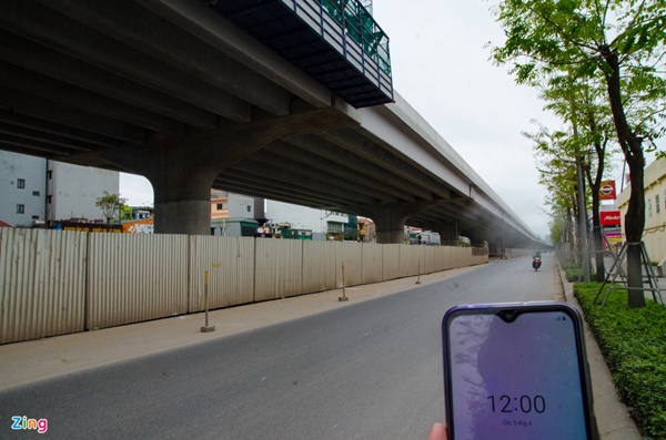 Hà Nội vắng lặng 12h trưa 5/4-9