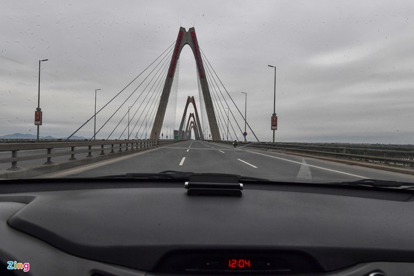 Hà Nội vắng lặng 12h trưa 5/4-12