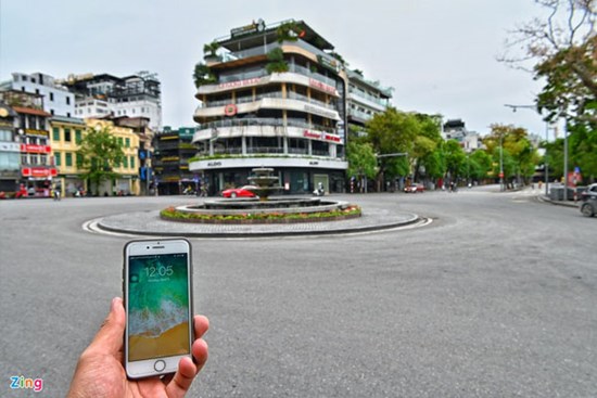 Hà Nội vắng lặng 12h trưa 5/4