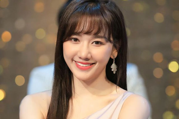 Chỉ đơn giản là diện áo choàng tắm, mỹ nhân Việt - Hàn&nbsp;sống ảo cực nghệ-11