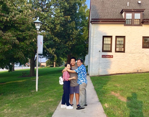 Nhật Nam ở Mỹ kể còn đúng 1 cuộn giấy vệ sinh và đang dùng rất dè sẻn, chị Phan Hồ Điệp thương con đến nhức lòng-1