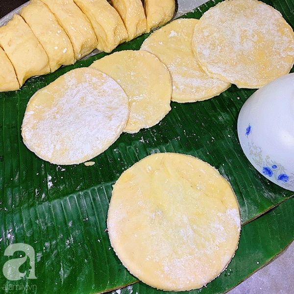 Trời lạnh làm mẻ bánh gối nóng hổi ngon lành mời cả nhà ngay thôi!-1